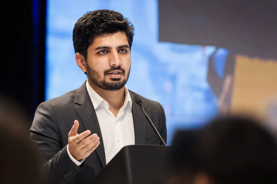 Hassaan Bukhari speaking at a podium during a business seminar
